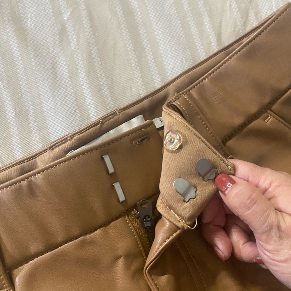 Abercrombie & Fitch High Waist Vegan LeatherTailored Shorts brown/tan color - Picture 6 of 10